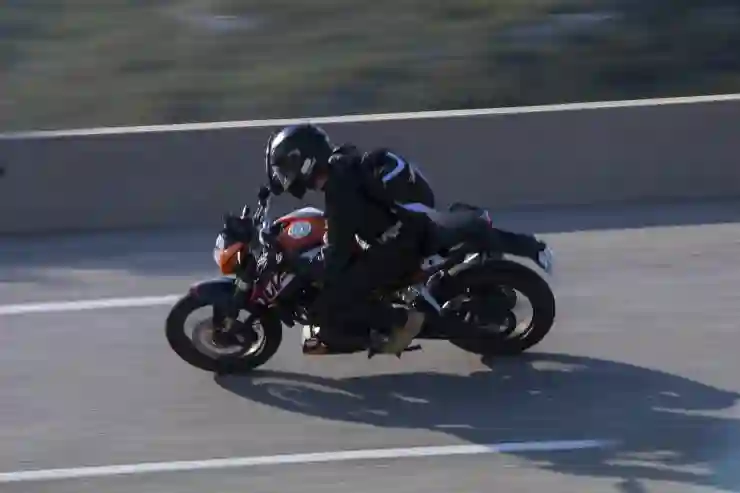 KTM 1290 슈퍼듀크 GT의 놀라운 성능을 알아보자